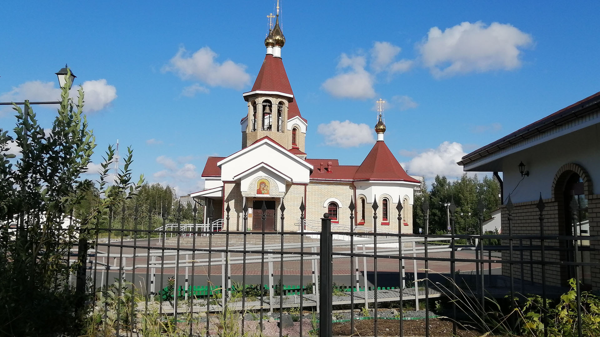 Храм Святого великомученика Пантелеймона рядом с парком «Патриот» в Петрозаводске.